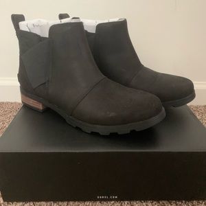 Sorel Boots size 9.5. Never worn.